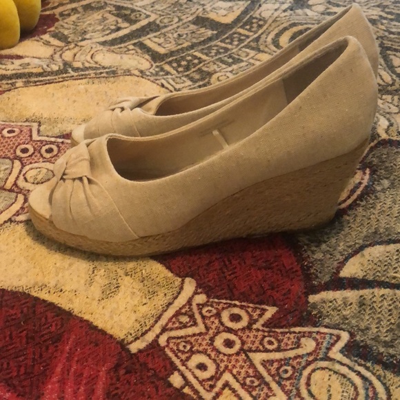 Beige canvas wedge sandals - Picture 2 of 6
